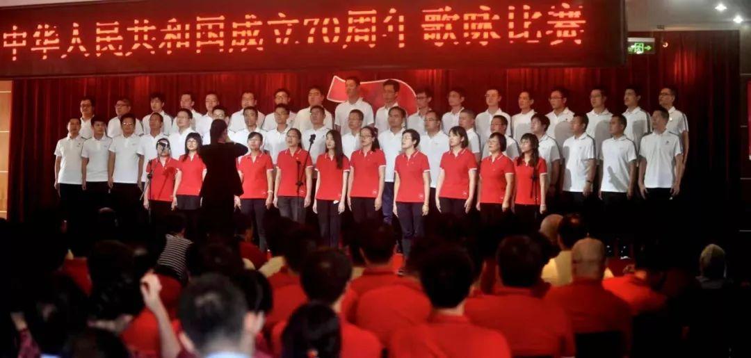 人工智能热推动微软收创新高 但市值失守3万亿美元关口